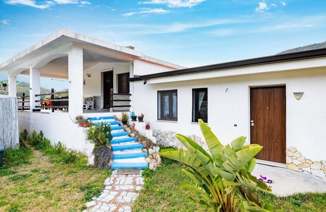 Holiday Home 'Casa I Ginepri' with Mountain View, Garden & Wi-Fi