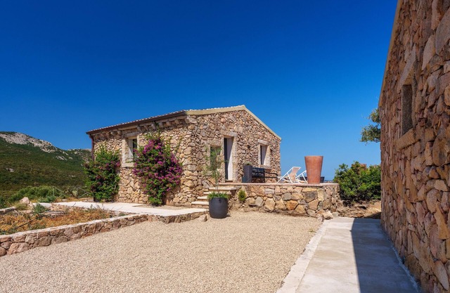Holiday Home 'Casa La Petite' with Sea View, Wi-Fi and Air Conditioning