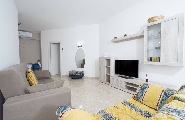 Holiday Home "Casa Kennedy" close to the Beach with Balcony & Wi-Fi