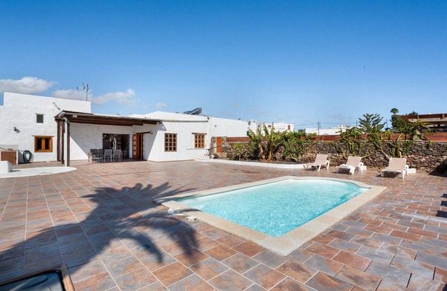 Holiday Home 'Casa La Caldereta' with Mountain Views, Private Pool and Wi-Fi