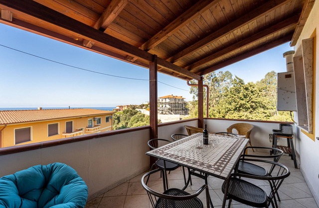 Holiday Home “Casa Lamarmora” with Large Terrace, Air Conditioning & WiFi