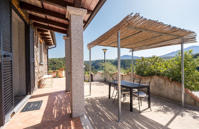 Holiday Home 'Casa Luna' with Lake View, Wi-Fi and Air Conditioning