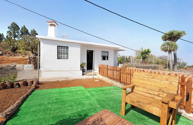 Holiday Home 'Casa Mimí' with Sea View, Private Terrace and Private Garden