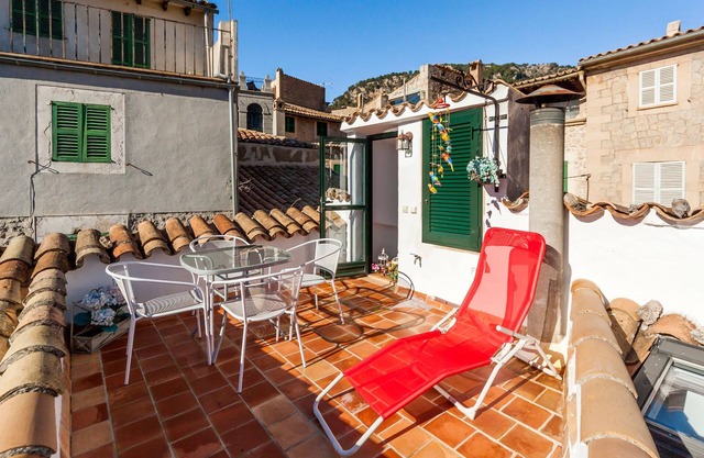 Holiday Home “Casa Macarena” with Terraces, Mountain View & WiFi; Parking Available in the Street