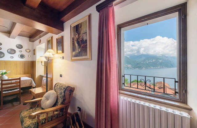 Holiday Home 'Casa Martino' with Lake View and hot tub