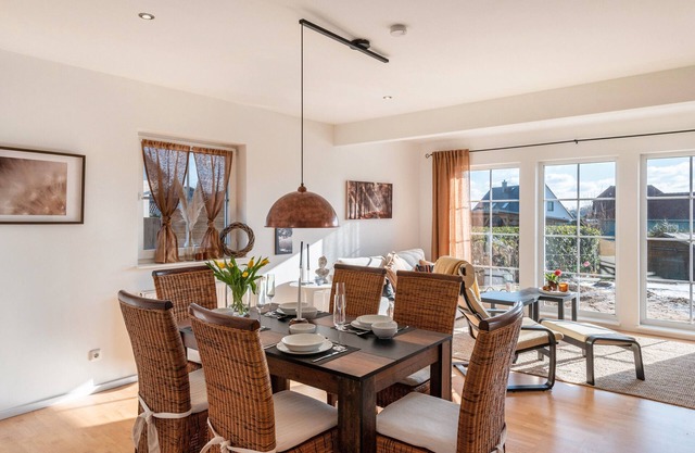 Holiday Home 'Casa Meeresbrise am Vogelpark Marlow' with Private Terrace and Private Garden