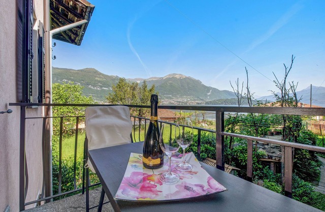 Holiday Home 'Casa Mocchetti' with Lake View, Garden & Wi-Fi