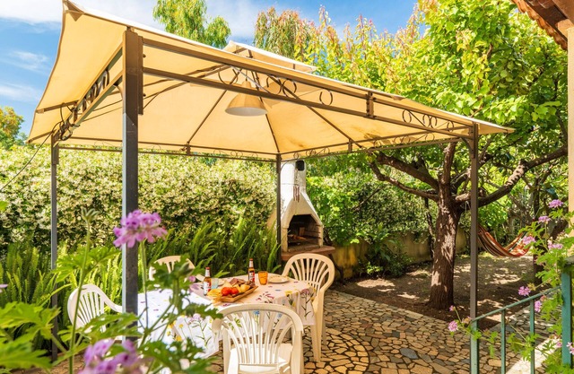 Holiday Home 'Casa Nespolo' with Private Garden, Wi-Fi and Air Conditioning