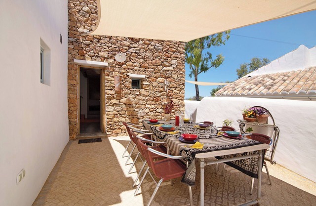 Holiday Home 'Casa Osga' with Mountain View, Shared Pool, Terrace & Wi-Fi