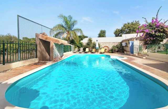 Holiday Home 'Casa Rústica' with Pool & Wi-Fi