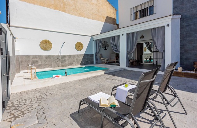 Holiday Home "Casa Rural Tierra de Olivos" with Private Pool & Wi-Fi