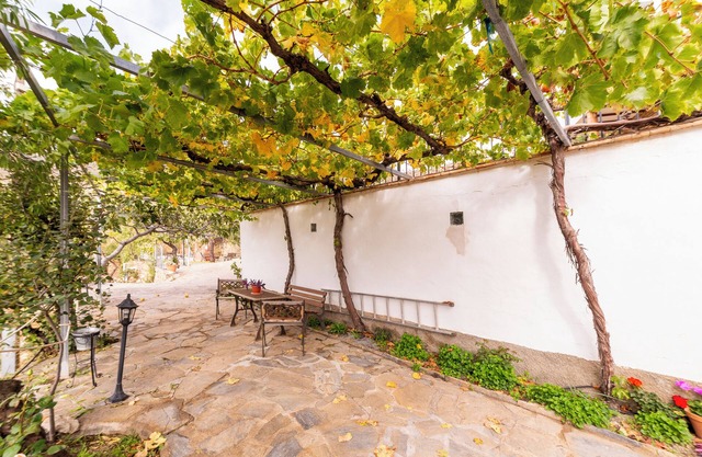 Holiday Home 'Casa Rural Museo' with Mountain View, Shared Pool and Wi-Fi