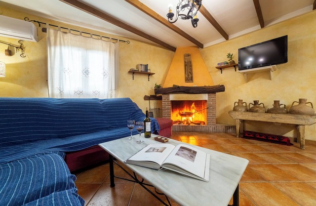 Holiday Home 'Casa Rural Matasiete' with Mountain View, Shared Pool and Wi-Fi