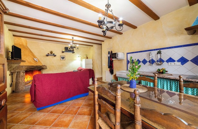 Holiday Home 'Casa Rural Padre Ramon' with Mountain View, Shared Pool and Wi-Fi