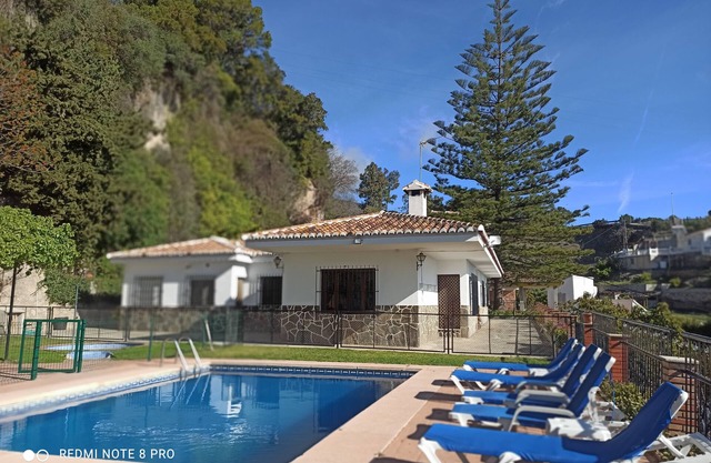 Holiday Home 'Casa Rural Paca Perea' with Mountain View, Private Pool and Wi-Fi