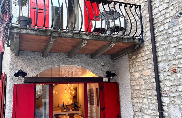Holiday Home 'Casa Storica Gardola' with Lake View, Wi-Fi and Air Conditioning
