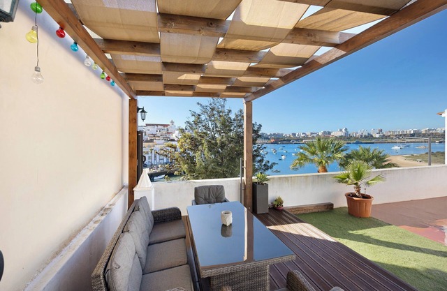 Holiday Home 'Casa Vista Rio' with Sea View, Wi-Fi and Air Conditioning