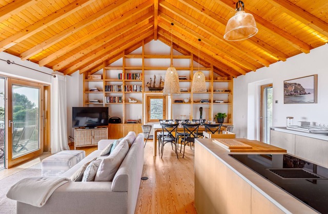 Holiday Home "Casal Novo" with Sea View, Private Terrace & Wi-Fi