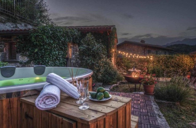 Holiday Home 'Casale La Compagnia' with Mountain View, Private Garden and Wi-Fi