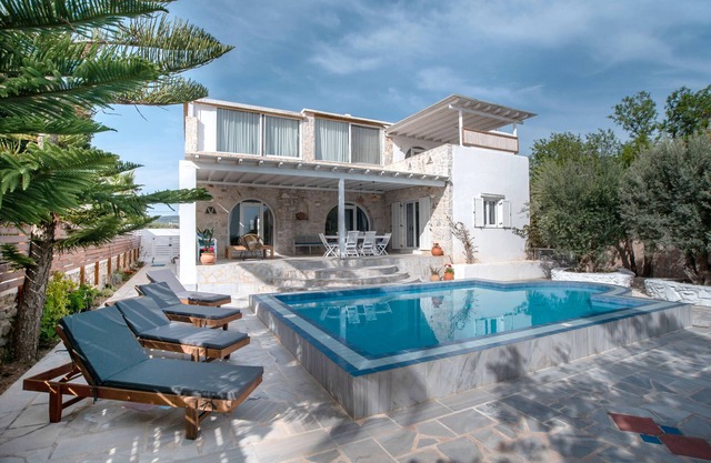 Holiday Home 'Cavos Paros Oasis' with Private Pool, Wi-Fi and Air Conditioning