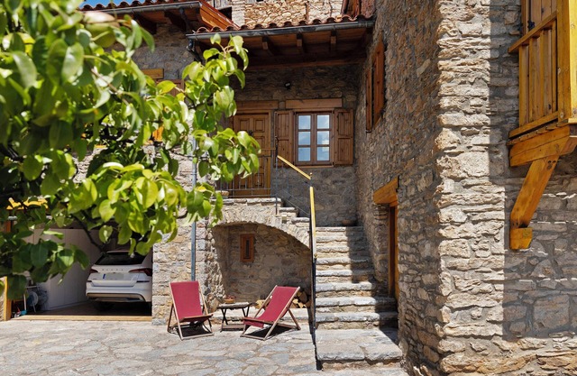 Holiday Home 'Chalet De Montaña Con Vistas' with Mountain View, Private Terrace and Wi-Fi