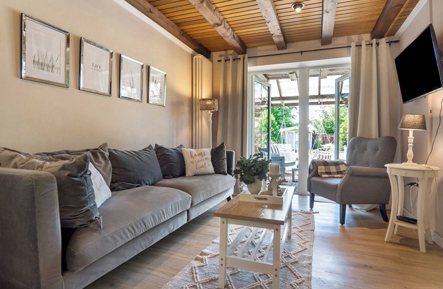 Holiday Home 'Cottage and Garden' with Private Terrace, Private Garden and Wi-Fi