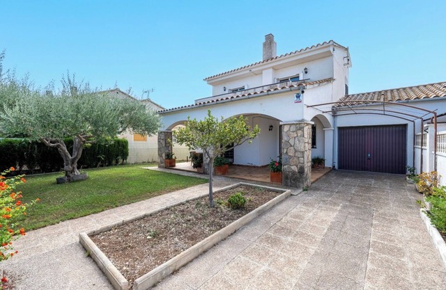 Holiday Home 'Creixell' with Private Terrace, Private Garden and Balcony