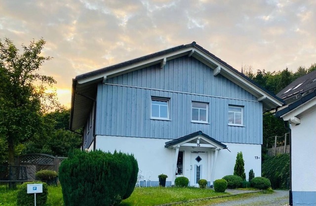 Holiday Home 'Das Blaue Haus Am Rothaarsteig' with Private Terrace, Private Garden and Wi-Fi