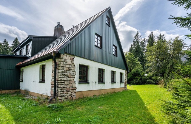 Holiday Home 'Henneberg' with Private Terrace, Private Garden and Wi-Fi