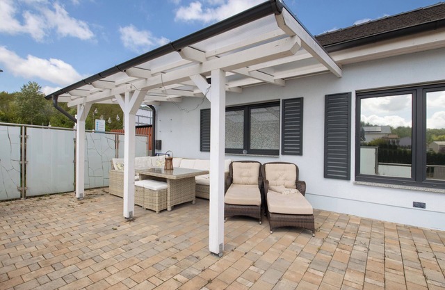 Holiday Home 'Ferienhaus Seepanorama - Marina Mücheln' with Lake View, Private Terrace and Wi-Fi