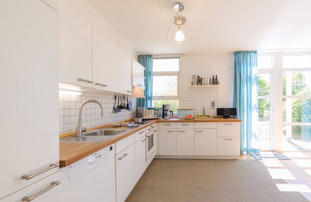 Holiday home on the Baltic Sea, near the beach, sauna, whirlpool and barbecue hut