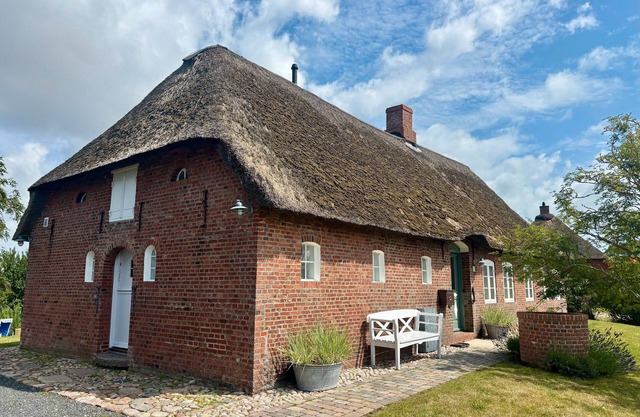 Holiday Home 'Deichkate' – Vacation in a Historic Monument with Panoramic Views