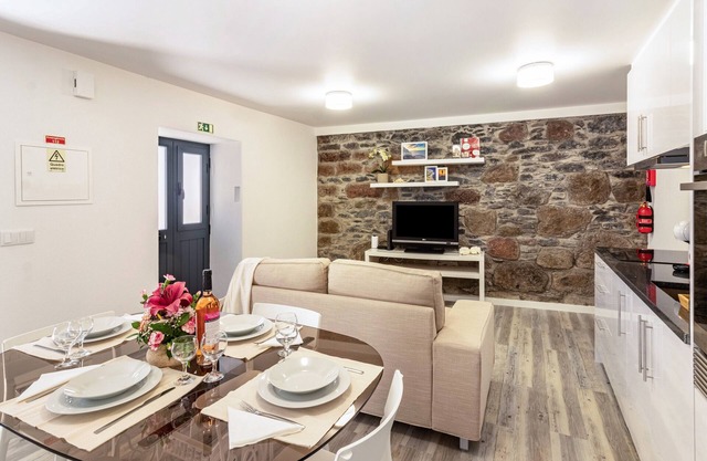 Holiday Home 'Do Porto' with Sea View, Balcony and Wi-Fi