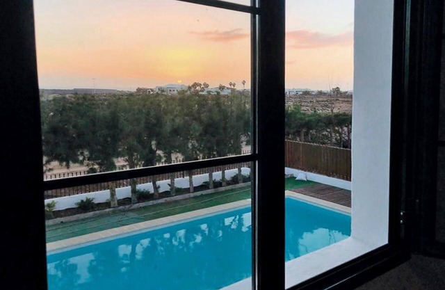 Holiday Home 'Dúplex Luminoso' with Sea View, Shared Heated Pool & Wi-Fi
