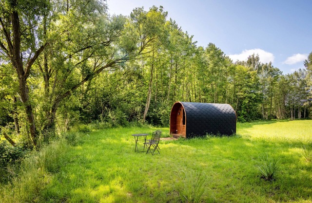 Holiday Home 'Einzigartiges Schlaffass Am See' with Private Garden