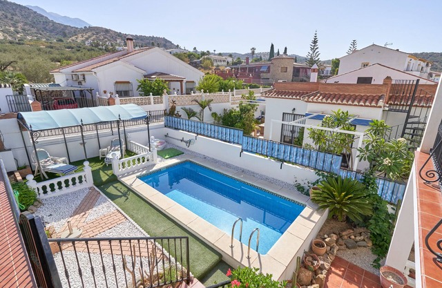 Holiday Home 'El Escondite' with Private Pool, Wi-Fi and Air Conditioning