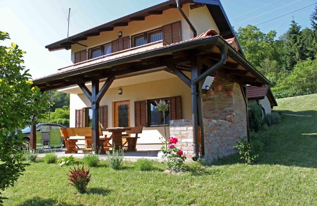 Holiday home Ema