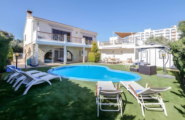 Holiday Home 'Tres Palmeras' with Sea View, Wi-Fi and Air Conditioning
