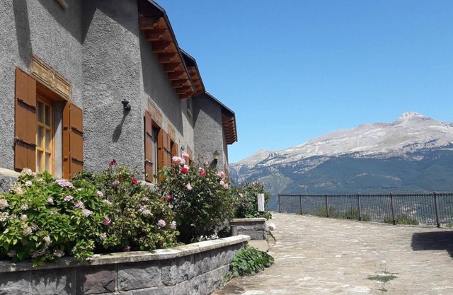 Holiday Home 'La Casa De Luis' with Mountain View, Private Terrace and Wi-Fi