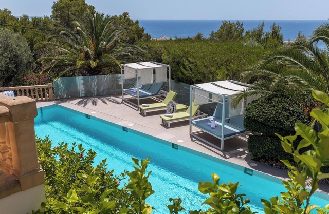 Holiday Home 'Villa Chef Cuisine' with Sea View, Pool & Wi-Fi