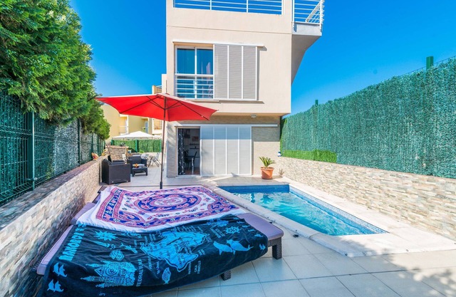 Holiday Home 'Rotonda De Aucanada' with Private Pool, Wi-Fi and Air Conditioning