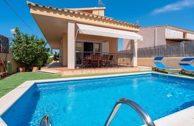 Holiday Home 'Es Reco' with Private Pool, Wi-Fi and Air Conditioning
