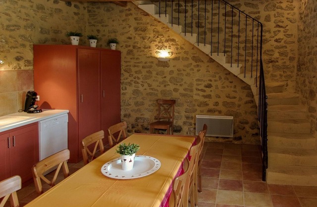 Holiday Home 'Est' with Shared Pool, Private Terrace and Wi-Fi