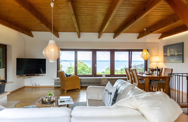 Holiday Home 'Fördeblick' with Sea View, Private Garden and Wi-Fi