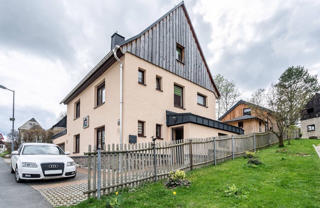 Holiday Home 'Ferienhaus Fichtelberg' with Mountain View, Private Terrace and Wi-Fi