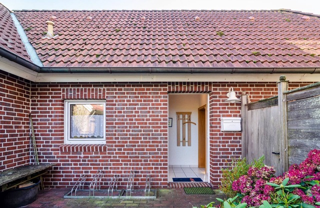 Holiday Home 'Ferienhaus Inselkate' with Private Terrace, Private Garden and Wi-Fi