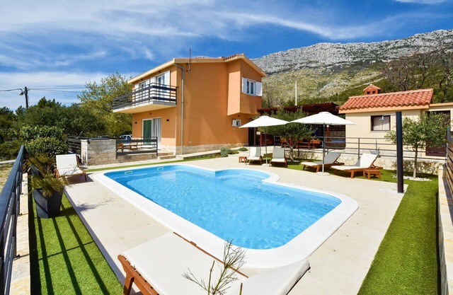 Holiday Home Flamina with Pool