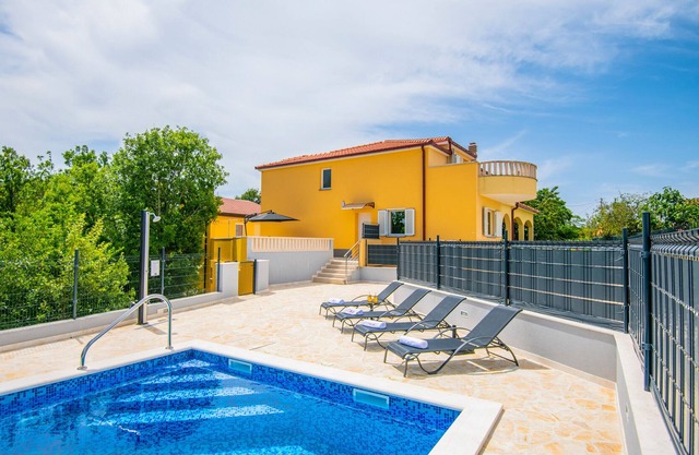 Holiday home for 10 guests with 185m² in Katuni (174060)