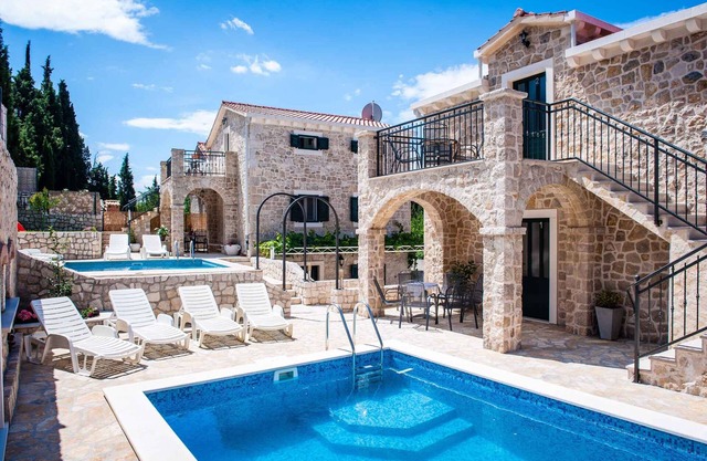 Holiday home for 24 people with 2 outdoor pools