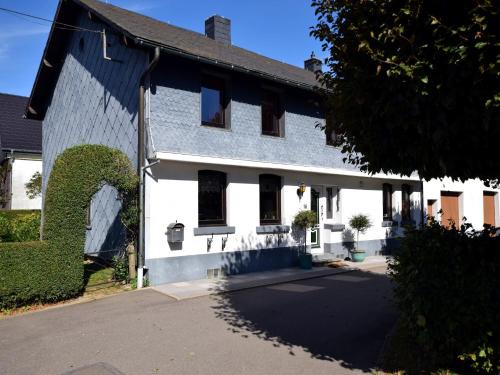 Holiday home for 8 people in Butgenbach